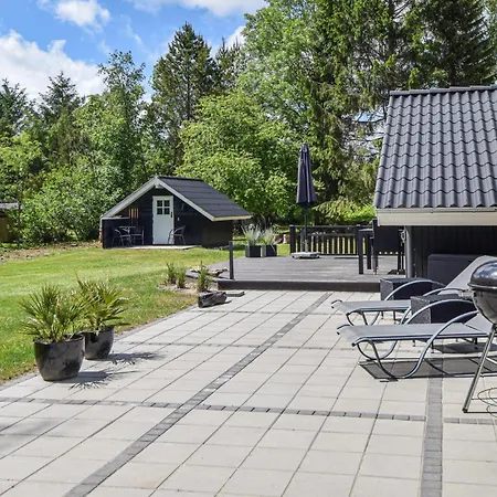 3 Bedroom Awesome In Blavand