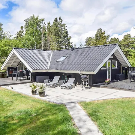 3 Bedroom Awesome In Blavand